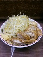 「小豚ネギ味玉野菜ニンニク790+100+80円」@ラーメン二郎 横浜関内店の写真