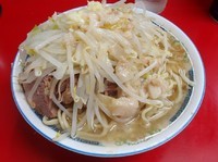 「小ラーメン豚入り（600円）ヤサイニンニクアブラ」@ラーメン二郎 目黒店の写真