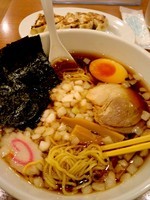 「東京八王子醤油ラーメン790円＋餃子（セット）185円」@芝のらーめん屋さん 大井町店の写真