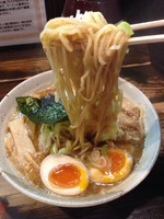「京介ラーメン 680円 クーポンで玉子をつける」@つけめん屋 赤羽京介の写真