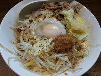 「【控え選手２軍】まぜそば￥800＋ビール￥500」@ラーメンアキラの写真