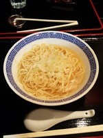 「塩煮干のかけ＋冷酒」@やましょう中華蕎麦の写真