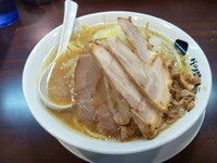 「みちる麺（野菜少な目・肉増し・ほぐし豚）　７００円」@ガツ盛リラーメン みちる屋 松戸店の写真