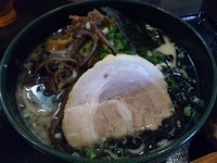 「醤油とんこつラーメン　（大盛り）」@本節鰹だしらぁめん めん組 松本店の写真