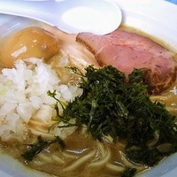 「煮干濃麺ニボ飯セット　950円+味玉」@濃麺 海月の写真