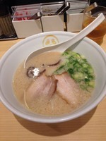 「豚骨プレーン（650円）」@TOKYO豚骨BASE MADE by 一風堂 赤羽店の写真