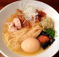 「【限定】　冷し梅塩拉麺900円　味玉100円」@創作麺工房 鳴龍の写真