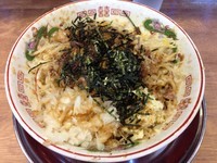 「油まぜ麺ニンニク魚粉タマネギ」@麺でる 大岡山店の写真
