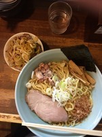 「油そば＆ミニチャーシュー丼」@兎に角 松戸店の写真