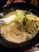 「らーめん（替え玉1玉付）690円」@らーめん とん駒の写真