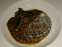 「ハワイ産アワビのマサラ　３８００円」@ニルヴァーナ ニューヨーク 東京ミッドタウンの写真