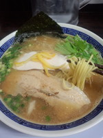 「〖ナイトゲリラ～〗汁・にぼっしー4号醤油味830円」@丸直の写真