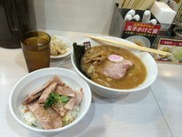 「ラーメンとご飯セット」@煮干しらーめん 玉五郎 阪急三番街店の写真