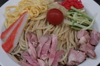 「冷やし中華（限定）＋大盛＋切り落としチャーシュー」@らーめん えんやの写真