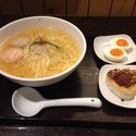 あら炊き辛塩ラーメン　焼きおにぎりセット　トッピング：味玉