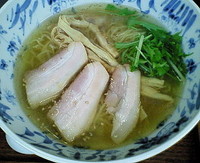 「四番の基本の塩らーめん　８００円」@塩らーめんあいうえおの写真