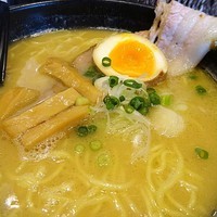 「鶏豚骨らーめん　745円」@もぢょい有限会社 蘇我駅西口店の写真