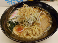 「荒煮干しそば　650円」@煮干し中華専門店 つじ製麺所の写真