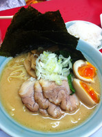 「豚骨醤油」@横浜家系ラーメン 清六家 東京大山アジトの写真