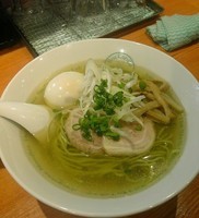 「しお 並盛 グリーン麺(味付玉子)」@麺屋 六感堂 Rock'anDoの写真