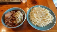 「チャーシュー入り（900円）＋野菜（100円）」@つけそば屋 麺楽の写真