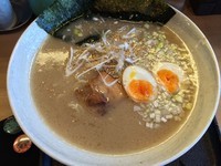 「白とんこつコク旨+味玉(¥690+¥50)」@麺館 SHIMOMURAの写真