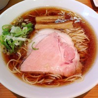 「お醤油らーめん　702円」@らーめん芝浜の写真