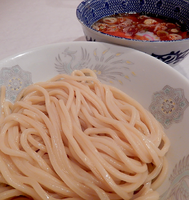 「辛つけ麺　麺少な目（950円）」@頑者 新横浜ラーメン博物館店の写真