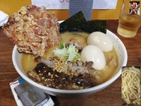 「特大ガッツリ！極濃 醤油麺＋味玉」@丹行味素 北新横浜本店の写真