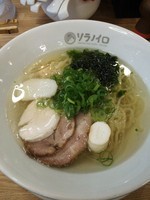 「塩煮干しソバ」@ソラノイロ salt & mushroomの写真