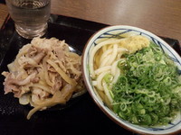 「肉盛りうどん（並・かけ）590円」@丸亀製麺 品川店の写真