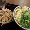 肉盛りうどん（並・かけ）590円