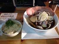 「はまぐりらーめん＋煮卵＋貝飯」@くそオヤジ最後のひとふりの写真