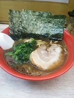 「醤油ラーメン650円、マー油100円」@横濱家系らーめん 三國家 南本宿店の写真
