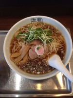 「醤油本道➕中盛➕麺硬め➕半ライス（ランチサービス）」@亜流本道の写真