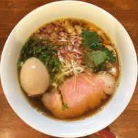 「煮干し醤油（限定）＋味玉」@麺や維新の写真