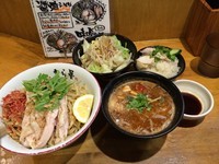 「濃厚トムヤムチキンつけ麺大盛り＋鶏白湯カオマンガイ＋温野菜」@きら星の写真