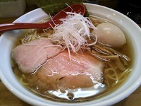 「生醤油ラーメン（大）700円＋味玉100円」@めん屋 平右衛門の写真