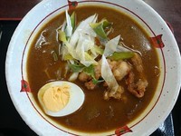 「国産鶏の唐揚げカレーラーメン ￥720」@阿武隈高原SA 上り線 スナックコーナーの写真