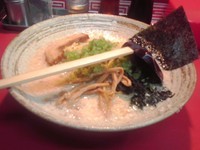 「ラーメン￥６００+中盛り￥１００」@ラーメン屋 まんぷくの写真