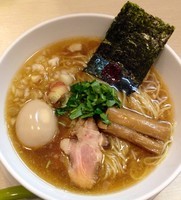 「煮干時雨900円　　味玉100円」@蔦の葉の写真