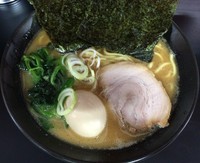 「豚骨醤油らーめん＋味玉（￥700＋￥100）」@俺らの家系 黒一番の写真