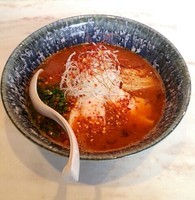 「辛(RED)HOTらぁめん 醤油　@800円」@ラーメン超星の写真