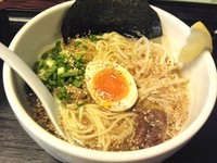 「牛ディーらーめん　750縁」@ラーメン Indieの写真
