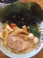 「らーめん中盛り＋のり」@壱八家 つきみ野店の写真