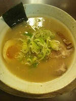 「しょうゆらーめん」@らーめん三吉の写真