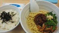 「台湾まぜそば　730円＋半ライス（ランチサービス）」@ラーメン屋 つるんの写真
