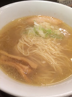 「しおラーメン 650円」@ラーメン専門店 なるとやの写真