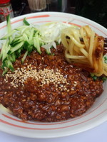 「〖ナイトゲリラ～〗混ぜ・ジャージャー870円」@丸直の写真