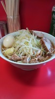 「小ラーメン　少なめ　700円」@ラーメン二郎 上野毛店の写真
